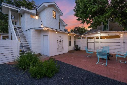 Stonewall House | Cozy Stonewall Bungalow 4 - Ideal for Families of Three