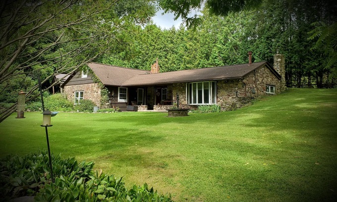 Webster Crossing Cottage | Stonewall Cottage: 10/10 Rated with Ocean and Lake Views
