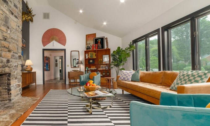 Lexington House | Stonewall Escape - Downtown Lexington