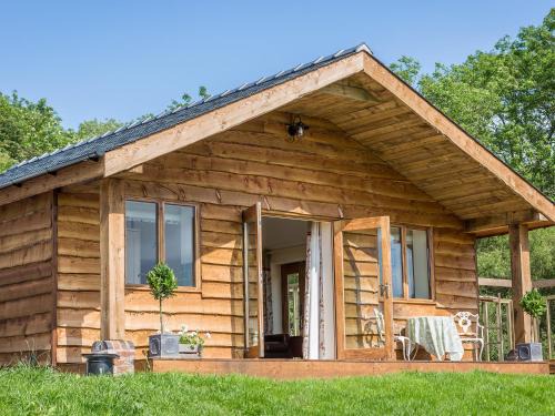 Farden House | Stoney-Brook Lodge: Pet Friendly with 5-Star Comfort