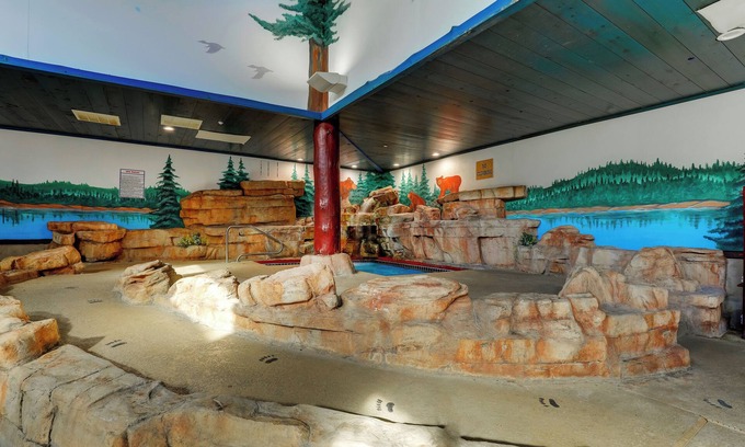 Columbia Hotel | Inviting Stoney Creek Hotel Columbia: Pool, Spa & Breakfast