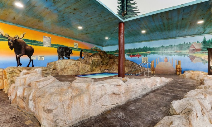 Johnston Hotel | Top-Rated Stoney Creek Hotel Des Moines with Spa & Pool
