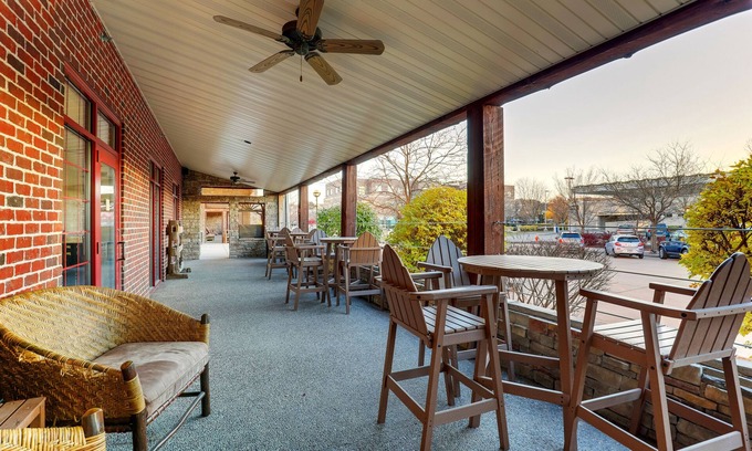 Moline Hotel | Relaxing Stoney Creek Hotel Quad Cities - Moline Awaits