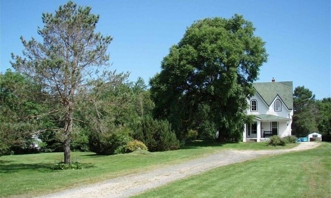 Chester House | Historic Stoneybrook House with Pool & Spa on 1.7 Acres