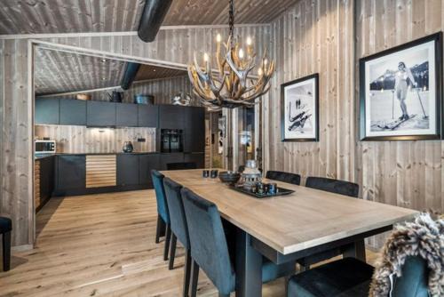 Lesja House | Spacious Family Cabin Retreat at Bjorli with Pool Access