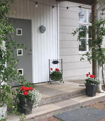 Kristinehamn Bed & Breakfast | Oceanfront Escape at Lägenhet Elofstorps Gamla Missionshus