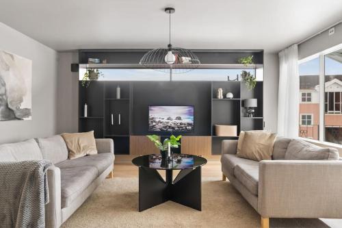 Tromso Apartment | Modern Apartment with Pet-Friendly Amenities and 10/10 Rating