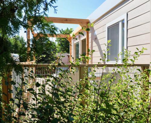 Rust House | Oceanfront Storchencamp Gästehaus: Family-Friendly Retreat