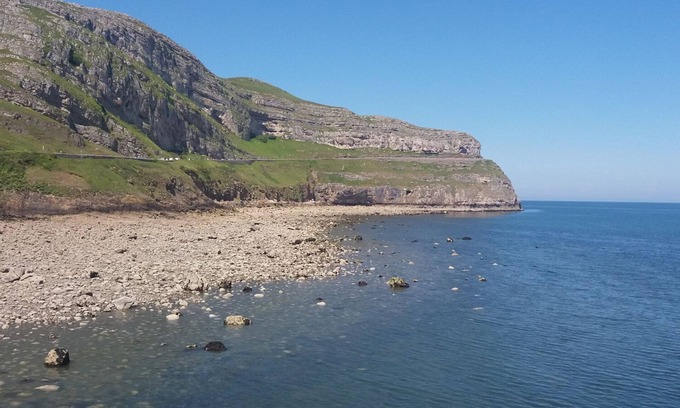 Glanwydden Cottage | Romantic Storehouse Cottage with Ocean Views in Glanwydden