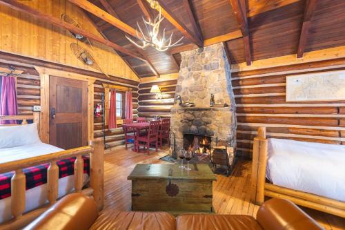 Castle Junction Hotel | Explore Storm Mountain Lodge & Cabins: Pet-Friendly Escape