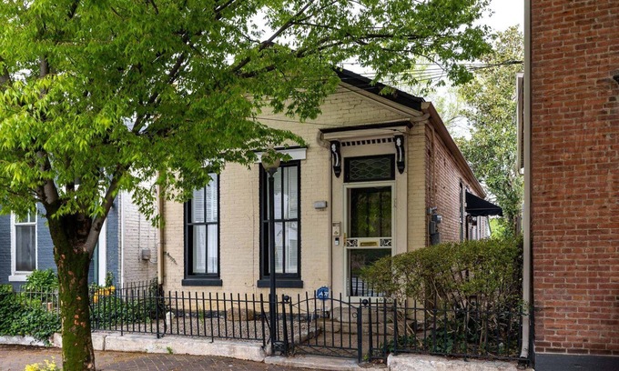 Butchertown House | Discover Butchertown: Stylish Stay with Breakfast Included