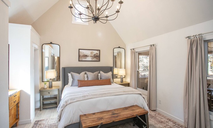 Franklin Cottage | Idyllic Storybook Cottage Surrounded by Nature in Leipers Fork