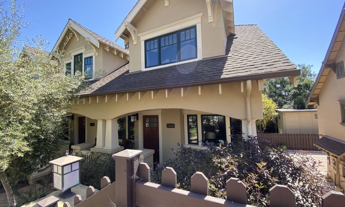 Santa Barbara House | Modern Craftsman Townhouse: Walk to Beach & Parks