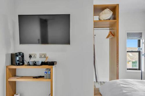 Thannington Apartment | Serene Stour View: A Perfect Retreat for Two