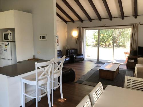 Hat Head House | Discover Stouty's at Hat Head - Family-Friendly Retreat