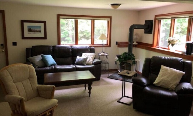 Stowe Hollow Apartment | Discover Stowe Hollow Hideaway: Family-Friendly Retreat