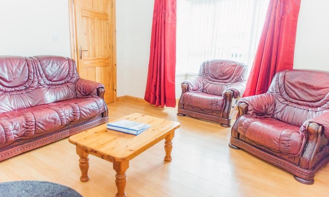 Bundoran House | Pet-Friendly Stracomer View: Rated 9/10 by Guests