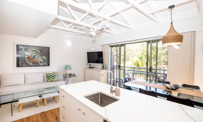 Point Lookout Apartment | Beautiful Renovated Beachside Apartment for Families