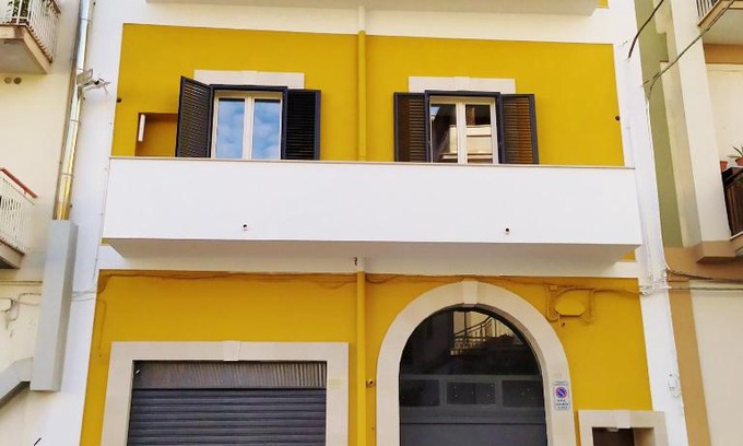 Gravina in Puglia Apartment | Pet-Friendly Stradone 132: Guest Rated 9/10 with Breakfast