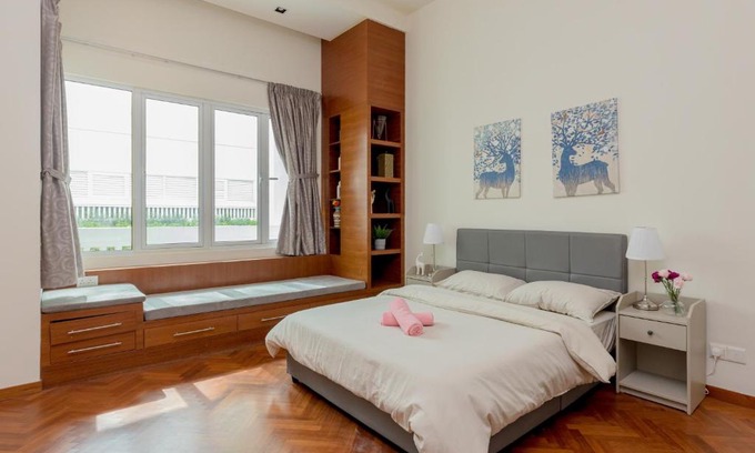 Seri Tanjung Pinang Apartment | Relax at Straits Quay Waterside Suite in Penang