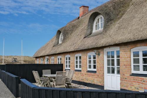 Fjand Badeby House | Discover Strandfogedgården: Pet-Friendly with Hot Tub Access