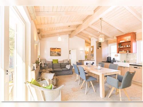 Ostseebad Prerow House | Family-Friendly Getaway at Strandhaus-Austern Hotel