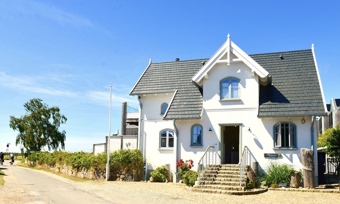 Fehmarnsund Condo | Oceanfront Strandhaus-Fehmarn with Captivating Sea Views