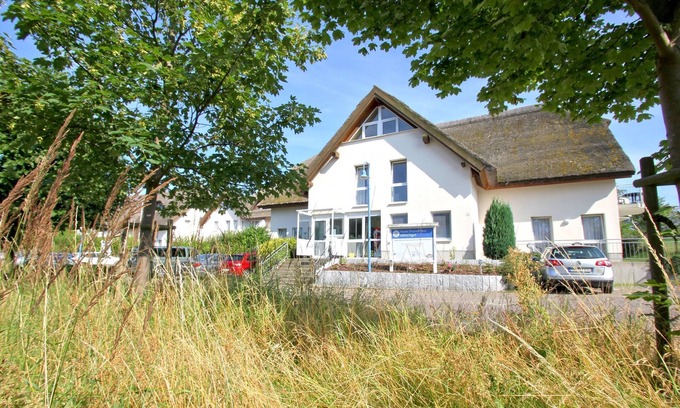 Lobbe Apartment | Experience Oceanfront Bliss at Strandhaus Mönchgut B&B