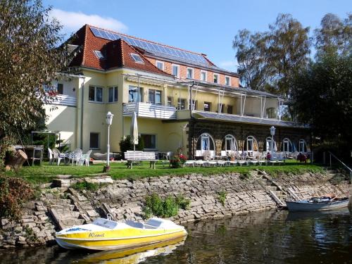 Wamel Apartment | Oceanfront Retreat at Strandhof Möhnesee - Guest Rated 8.8