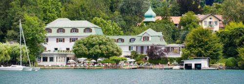 Poertschach am Woerthersee Hotel | Experience Beachside Bliss at Strandhotel Kärntnerhof