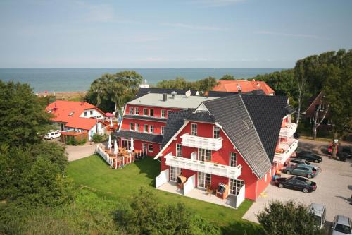 Graal Mueritz Hotel | Elegant Strandhotel Deichgraf in Graal-Müritz with Ocean Views