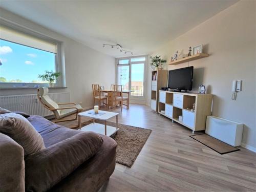 Dahme Apartment | Ocean View Stay at Strandhotel Whg20 - Ideal for Families