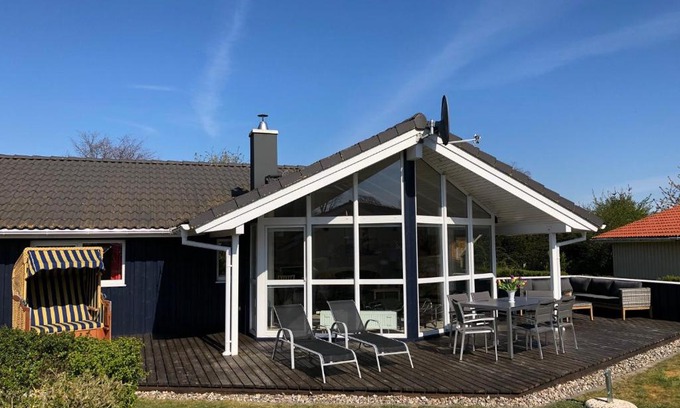 Lensterstrand House | Oceanfront Retreat at Strandhus - Haus 37: Guest Rated 8.6