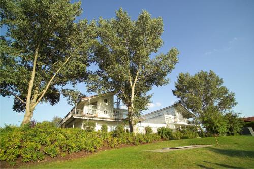 Mirow Apartment | Discover Strandläufer Classic 109: Family-Friendly Retreat