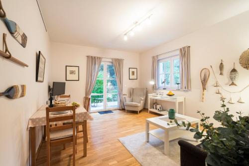 Ostseebad Ahrenshoop Apartment | Explore Strandleben 01 - Georg Grosz: Pet Friendly Retreat