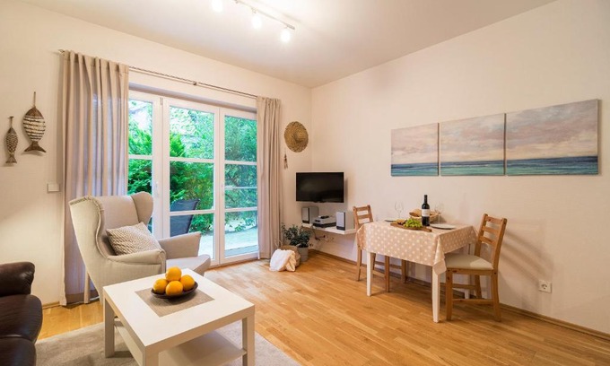 Ostseebad Ahrenshoop Apartment | Pet-Friendly Escape at Strandleben 02 - Dora Koch-Stetter