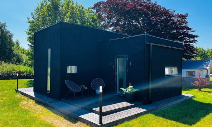 Stravalla Cottage | Pet-Friendly Modern Guesthouse Near Beautiful Stråvalla Beach