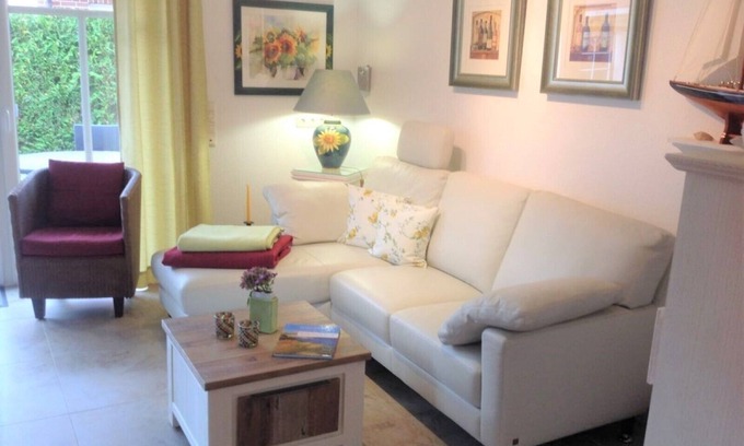 Norddeich Apartment | Cozy Oceanfront Getaway in Norddeich - Guest Rated 9.8