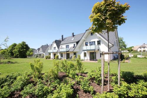 Lobbe Apartment | Delightful Getaway with Terrace & AHOI Access in Sellin