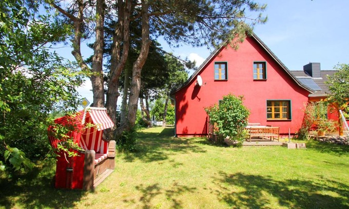 Thiessow Apartment | Elegant Beachside Apartment with Terrace - Ferienwohnung Silas