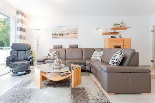 Scharbeutz Apartment | Experience Strandvilla Augustusbad: Pet-Friendly Oasis