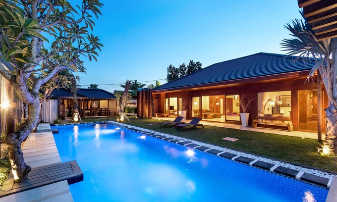 Sunset Road House | Classic Family Villa with Pool and Ocean Views in Seminyak