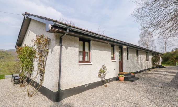 Beauly Cottage | Discover Strath Glass View with Scenic Garden in Cannich