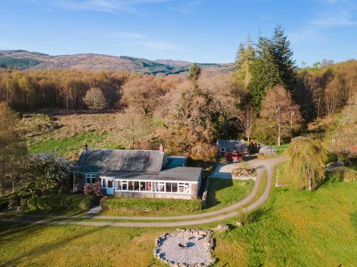 Kilcreggan House | Pet and Child Friendly Strathcashel Cottage - Rated 10/10