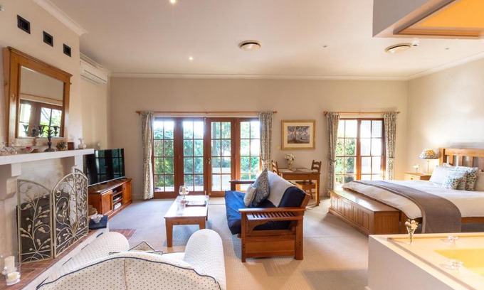 Scone Bed & Breakfast | Experience Strathearn Park Lodge: 4-Star Comfort Awaits