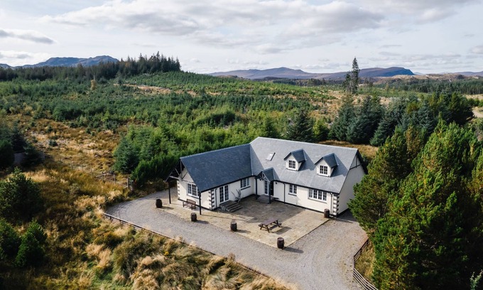 Loch Ness House | Strathmore Lodge by Interhome