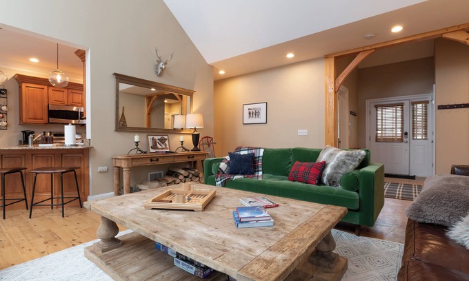 Wardsboro House | Ultimate Family Getaway at Stratton + Mt. Snow with Hot Tub