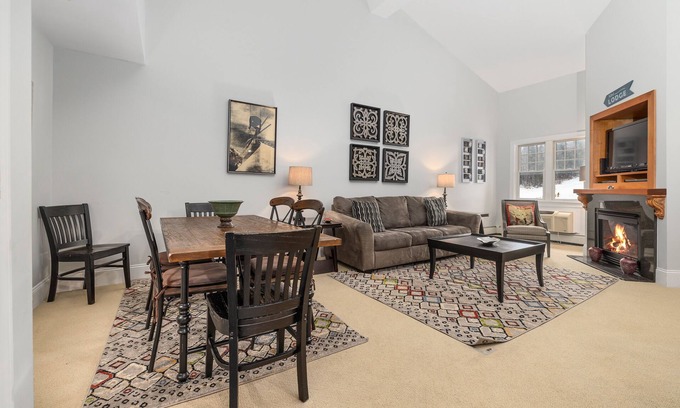 Stratton Mountain Condo | Prime Location: Ski-On/Ski-Off Access & Guest Rated 9.8