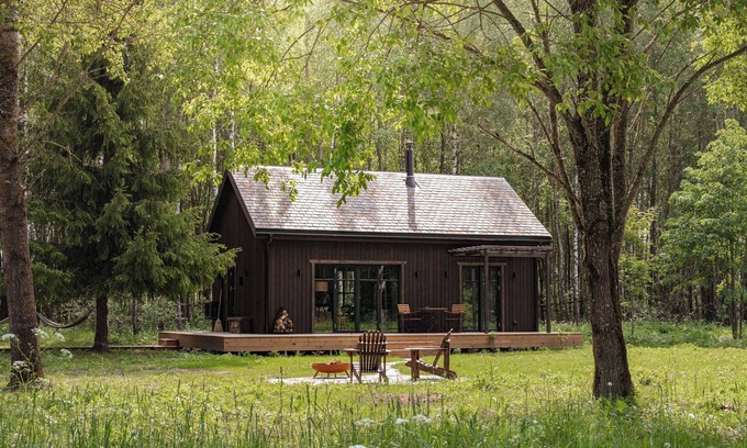 Gratiskes Cabin | Unforgettable Straw Bale Cabin Nestled in Nature's Embrace