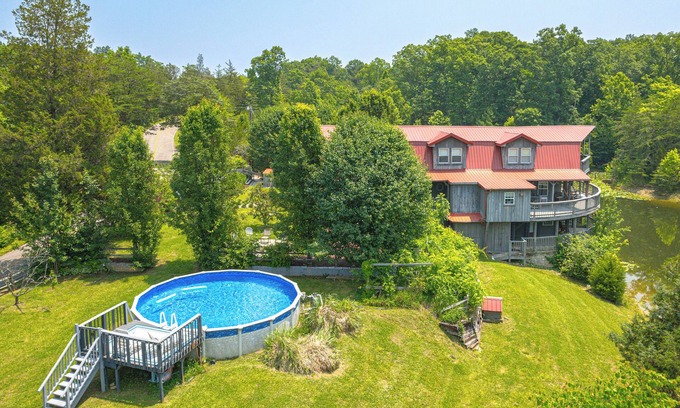 Kodak Cabin | Idyllic Strawberry Plains Cabin with Private Pond & Game Room